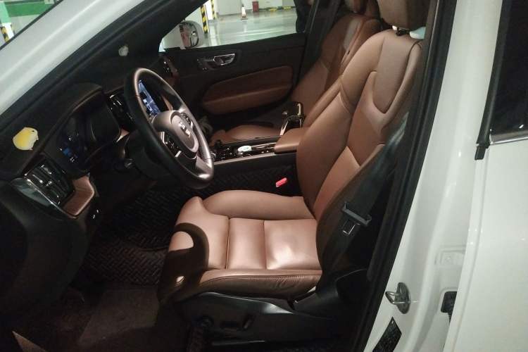 Used Volvo XC60 New Energy 2024 T8 Plug-in Hybrid Long-Range All-Wheel Drive Smart Luxury Edition
