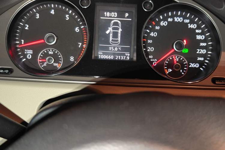 Used Volkswagen Magotan 2013 1.8TSI Luxury Model Odometer Close Up