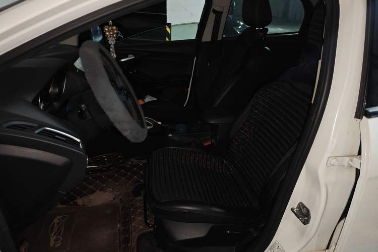 Used Ford Focus 2015 Hatchback 1.6L Automatic Fashion Edition
