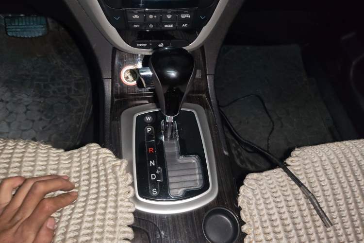 Used GAC Trumpchi GS5 Super 2016 2.0L Automatic Two-Wheel Drive Anniversary Edition Gear Lever