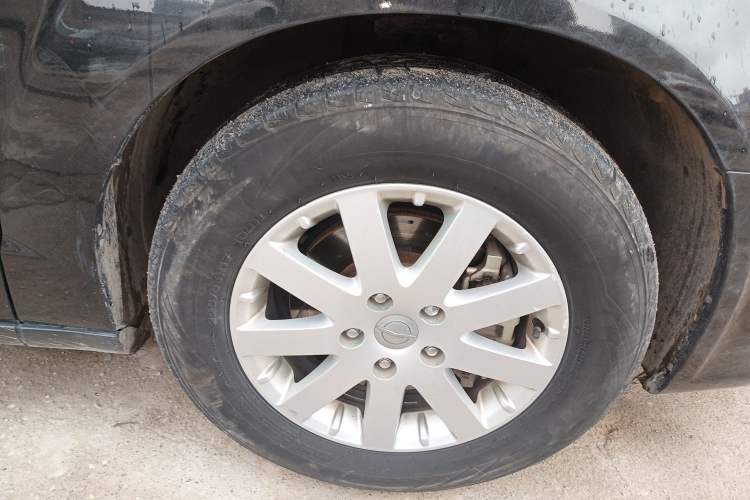 Used Chrysler Grand Voyager 2013 3.6L Luxury Edition Right Front Wheel Hub