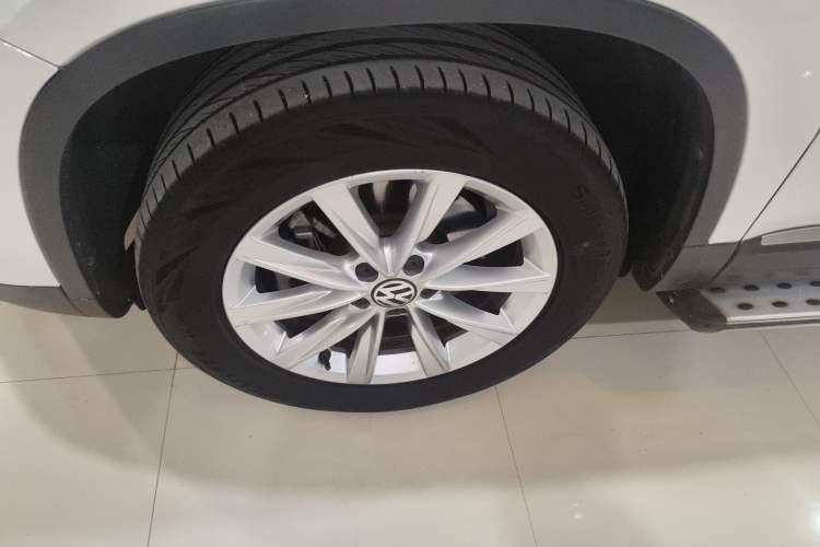 Used Volkswagen Tiguan L 2015 1.8TSI Automatic All-Wheel Drive Comfort Edition
