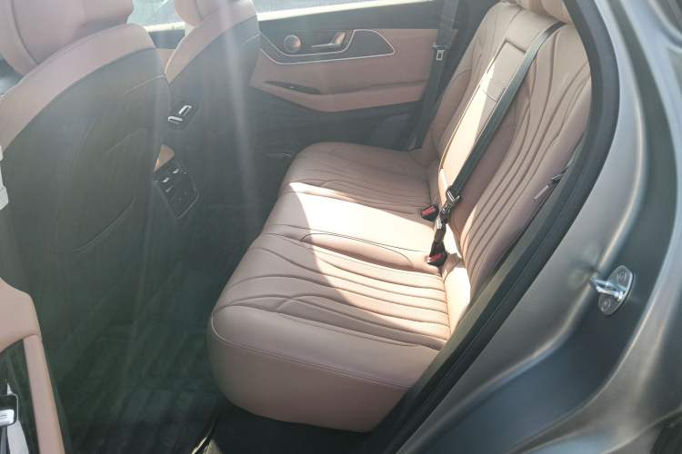 Used Chery Tiggo 8 L 2024 2.0T Two-Wheel Drive Prestige Version 5 Seats
