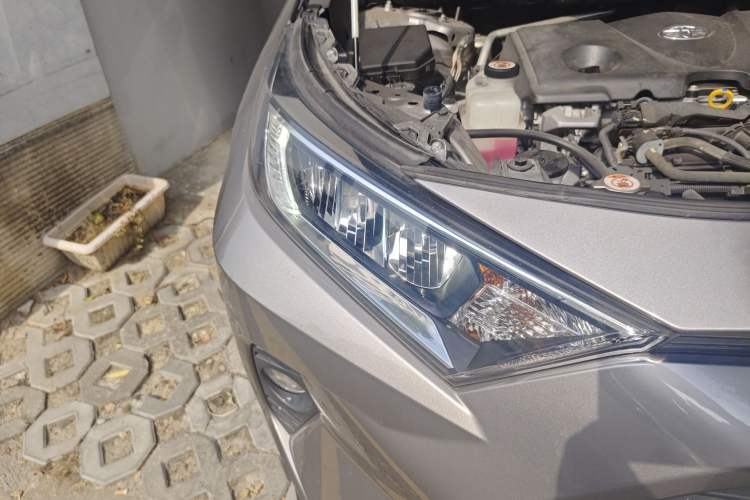 Used Toyota RAV4 2021 Dual-Engine 2.5L E-CVT Four-Wheel Drive Elite PLUS Edition Right Front Headlight