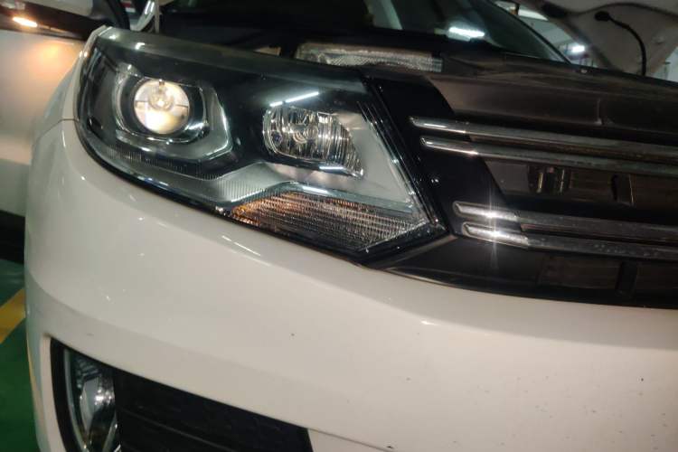 Used Volkswagen Tiguan 2013 1.8 TSI Automatic Two-Wheel Drive Comfort Edition Right Front Headlight