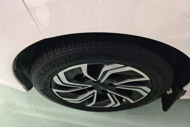 Used Dongfeng Aeolus Yixuan 2021 230T Automatic Zuiqing Edition Left Front Wheel Hub