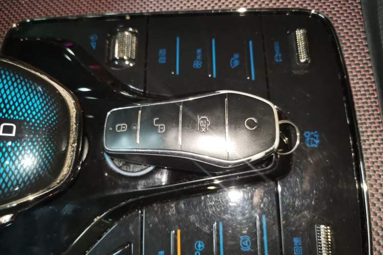 Used BYD Han 2022 EV Genesis Edition 715KM Front-Wheel-Drive Prestige Model
