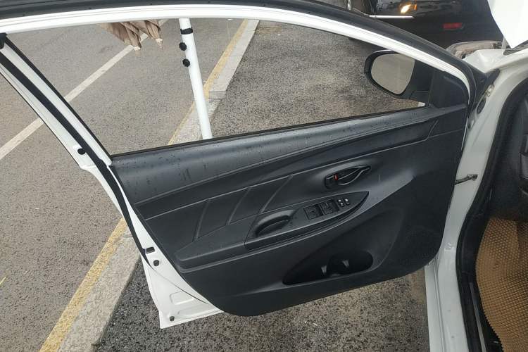 Used Toyota YARiS L Zhi Xiang 2022 1.5L CVT Leading PLUS Edition Interior 7