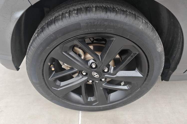 Used Hyundai ENCINO 2018 1.6T Dual-Clutch ZhiPao Edition China V Standard Right Rear Wheel Hub