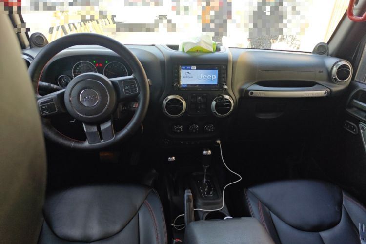 Used Jeep Wrangler 2014 3.0L Sahara Four-Door Edition Center Console