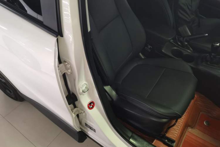 Used Mazda CX-5 2015 2.0L Manual Two-Wheel Drive Comfort Version Right Front Seat