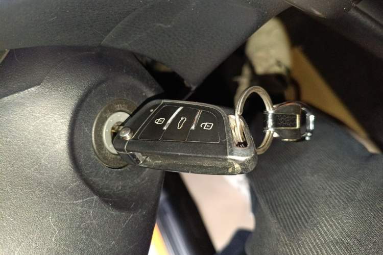 Used Toyota YARiS L Zhi Xuan 2016 Revised Version 1.5G CVT with Dynamic Sunroof
