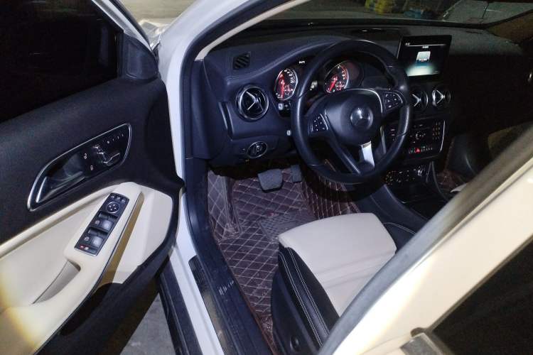 Used Mercedes-Benz GLA 2017 GLA 200 Fashion Model Driver Seat