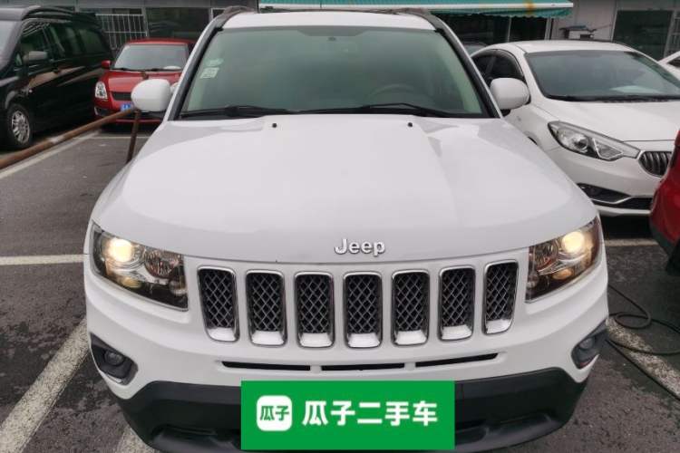 Used Jeep Compass 2015 2.0L Two-Wheel Drive Luxury Edition