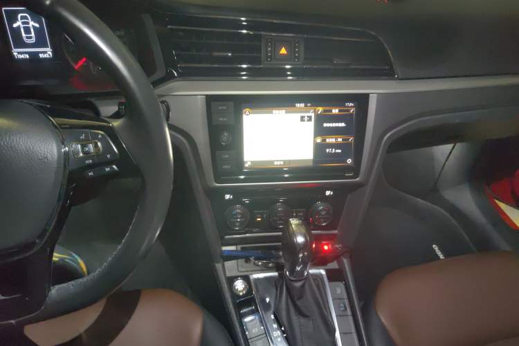 Used Volkswagen Lamando 2019 280TSI DSG Comfort Edition China VI standard Audio And AC Panel