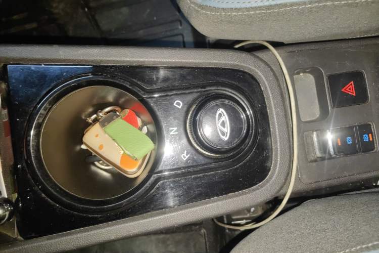 Used Chery Little Ant 2022 Revised Version Sweet Pink Edition Half-Sugar Version Lithium Iron Phosphate 30.7 kWh 30 kW 301 km
