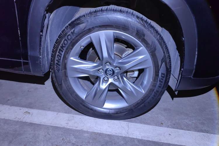 Used Toyota Highlander 2018 2.0T Four-Wheel Drive Luxury Edition 7 Seats China V Emission Standard Exterior 1