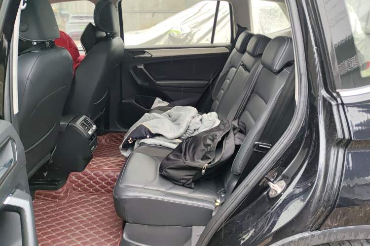 Used Volkswagen Tiguan L 2019 Revised Version 280TSI Automatic Two-Wheel Drive Panoramic Comfort Edition China VI Standard Left Rear Seat