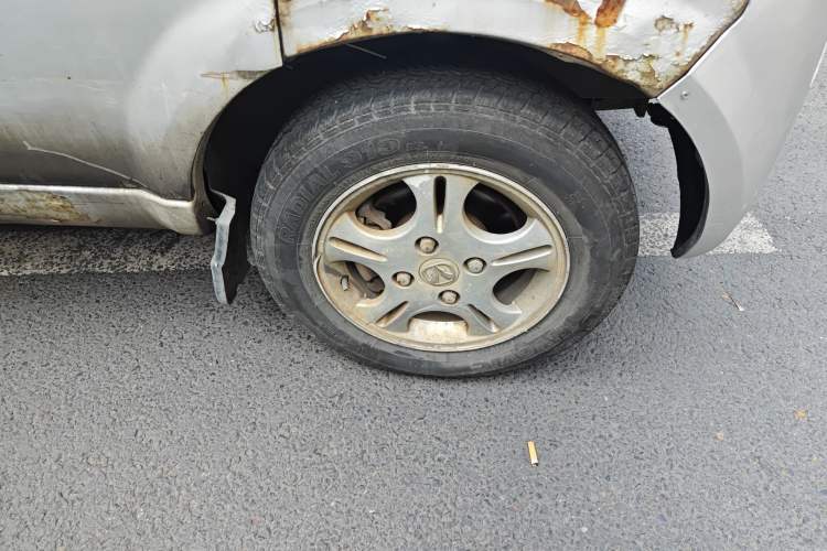 Used BAIC Weiwang 306 2011 1.3L base model 7 seats Right Front Wheel Hub