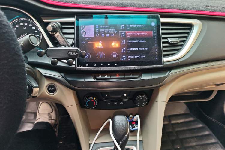 Used Buick GT 2017 15N Automatic Elite Version Audio And AC Panel