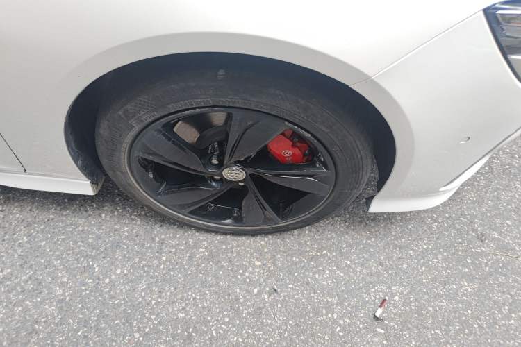 Used Buick Regal 2023 GS Prestige Model Right Front Wheel Hub