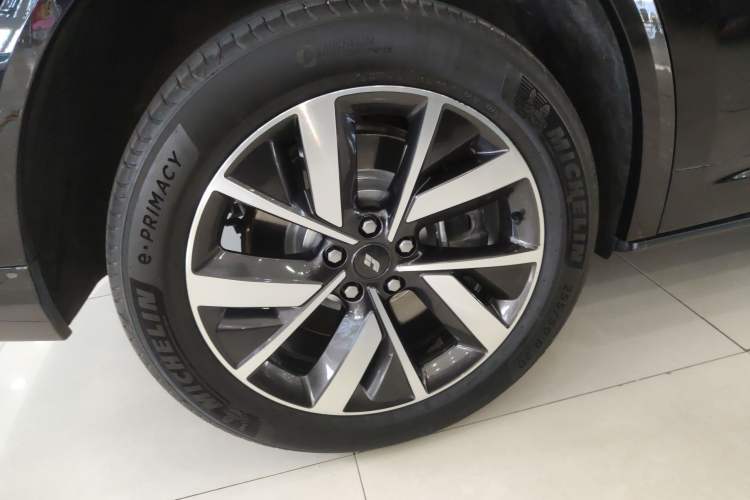 Used Li Auto L8 2023 Pro Model Right Rear Wheel Hub