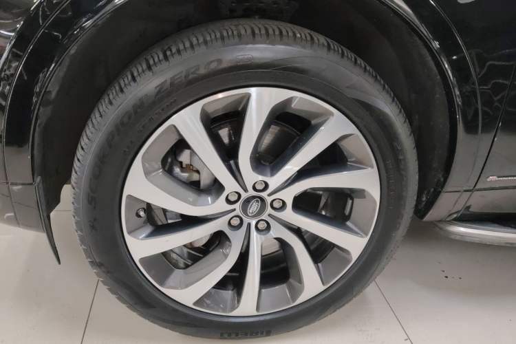Used Land Rover Discovery Sport 2020 249 PS R-Dynamic Performance Edition Left Front Wheel Hub