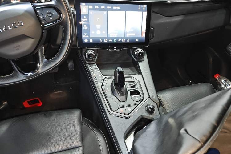 Used Lynk & Co 01 EM-P 2021 1.5TD PHEV Halo Gear Lever