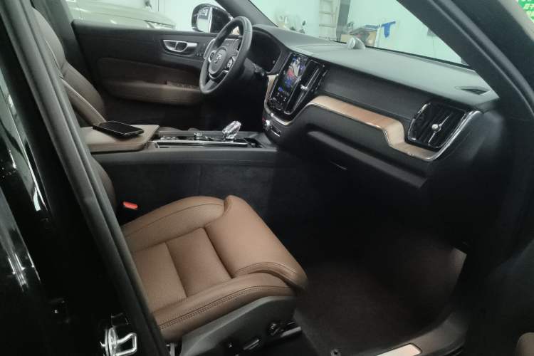 Used Volvo XC60 New Energy 2024 T8 Plug-in Hybrid Long-Range All-Wheel Drive Smart Luxury Edition