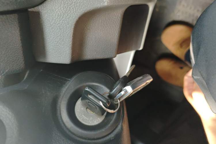 Used Nissan NV200 2012 1.6L 232 Seats Luxury Version Vehicle Key