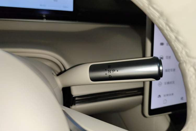 Used Hima Luxeed R7 2024 All-Electric 802 km Max
