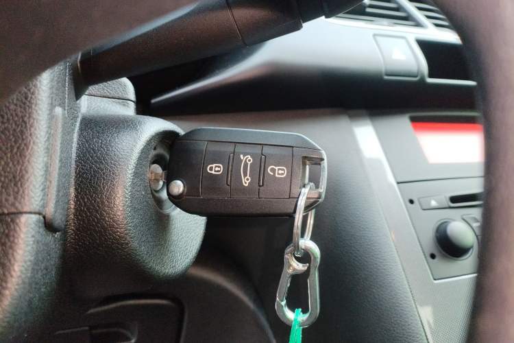 Used Peugeot 3008 2016 2.0L Automatic Classic Edition
