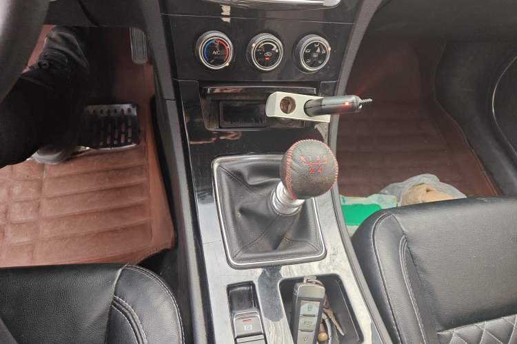 Used Zotye Z500 2015 1.5T Manual Luxury Model Gear Lever