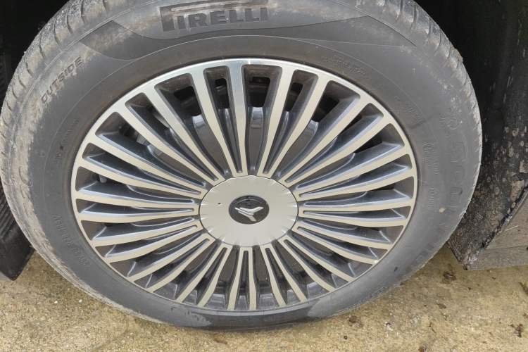 Used VOYAH Dream 2025 PHEV Four-Wheel Drive Prestige Qiankun Edition Exterior 4