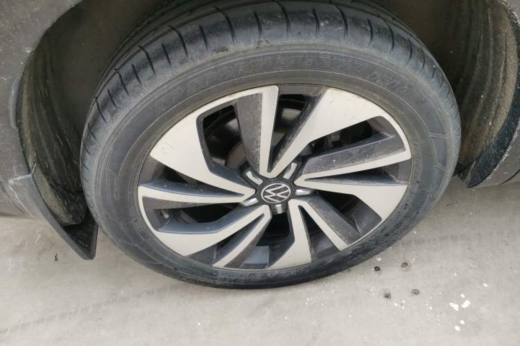 Used Volkswagen Tayron X 2020 380TSI Four-Wheel Drive Flagship Smart Connectivity Version Right Rear Wheel Hub