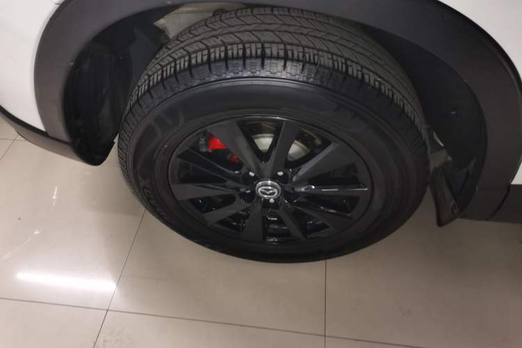 Used Mazda CX-5 2015 2.0L Manual Two-Wheel Drive Comfort Version Exterior 5