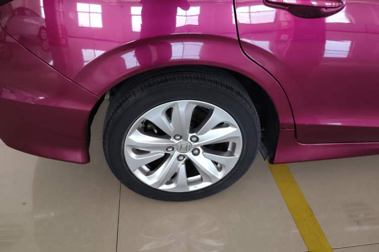 Used Honda Jade 2017 1.8L automatic Comfort version 5 seats Right Rear Wheel Hub