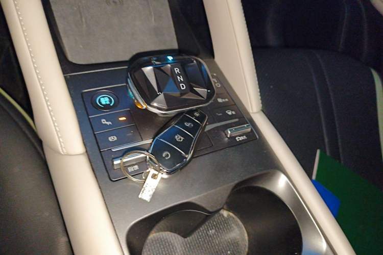 Used BYD Yuan UP 2024 401KM Beyond Edition Gear Lever