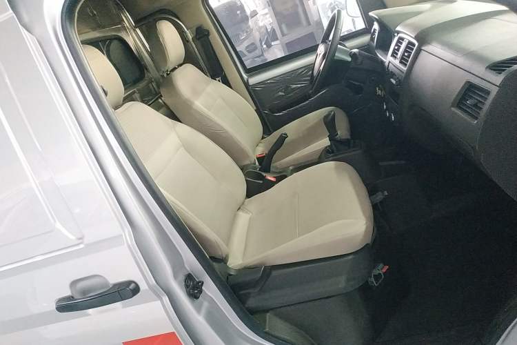 Used Wuling Rongguang S 2023 1.5L Basic Enclosed-Window Vehicle 2 Seats