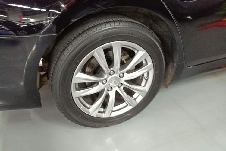 Used Infiniti Q70 2017 Q70L 2.5L Elite Edition Right Rear Wheel Hub