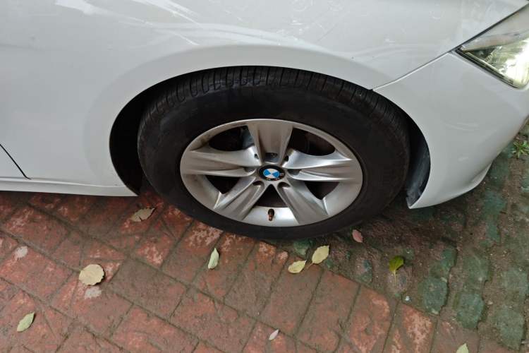 Used BMW 3 Series 2015 320i Luxury Line Stylish Edition Right Front Wheel Hub