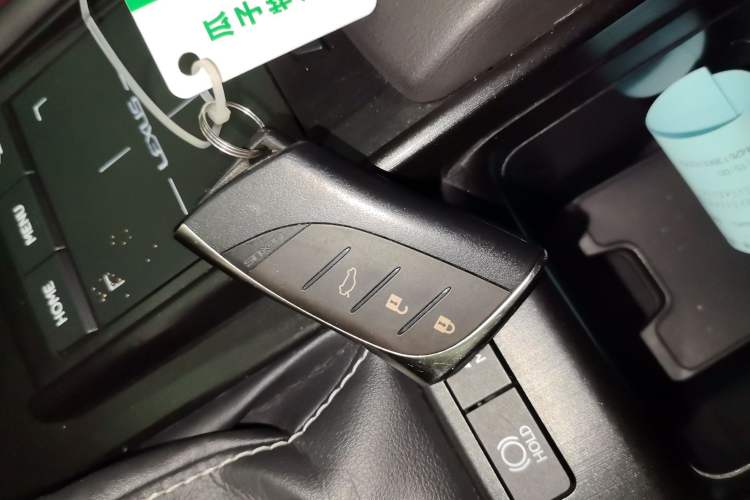 Used Lexus ES 2018 300h Premier Edition China VI Standard