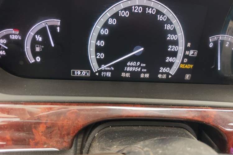 Used Mercedes-Benz S-Class 2010 S 400 L HYBRID Odometer Close Up