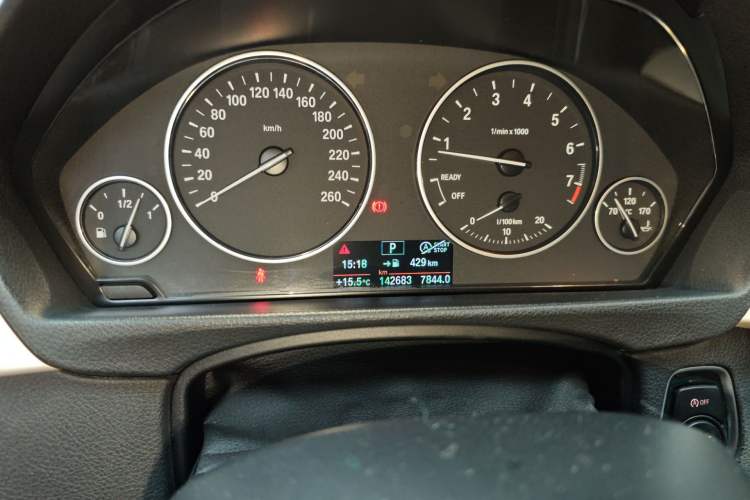 Used BMW 3 Series 2015 320i Luxury Line Stylish Edition Odometer Close Up