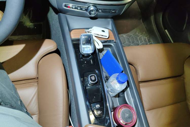 Used Volvo S60 2026 Model B4 Zhiyuan Luxury Edition Gear Lever