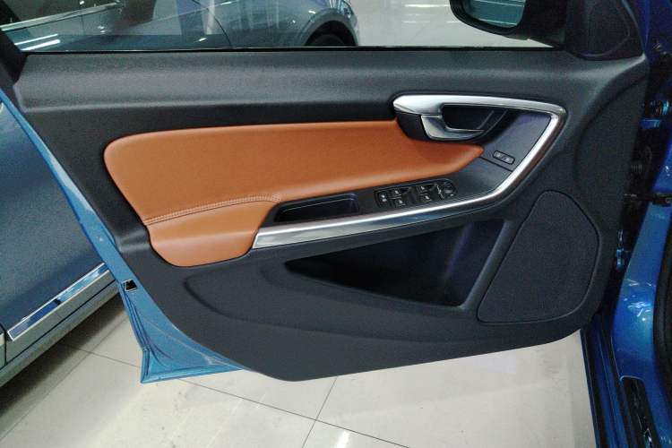 Used Volvo V60 2017 T5 Zhiyi Edition China V Standard