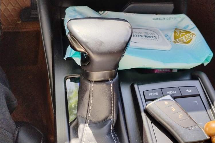 Used Lexus ES 2018 300h Premier Edition China VI Standard