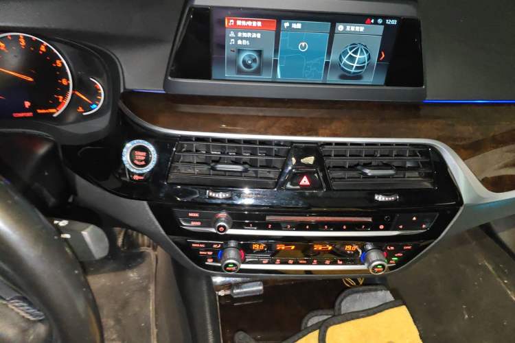 Used BMW 5 Series 2018 528Li Launch Special Edition Audio And AC Panel