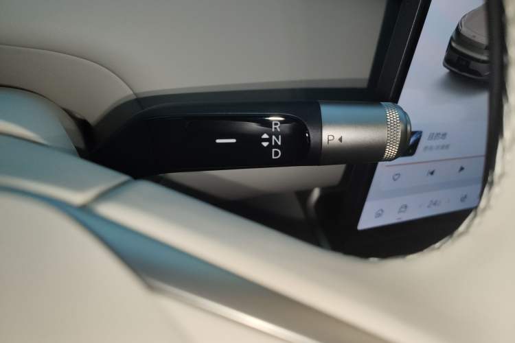 Used ONVO Luxeed L90 2025 Model—Ultra Six-Seater Version
