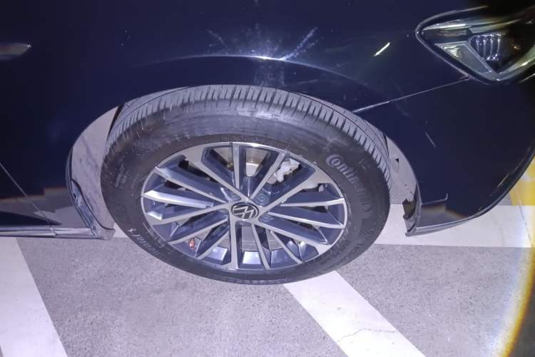 Used Volkswagen Magotan 2020 330TSI DSG Luxury Edition Right Front Wheel Hub